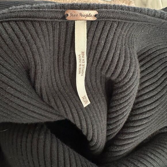 Free People Earth Angel Maxi Long-sleeve Ribbed
Dress black lace (witchy/goth) - Picture 13 of 15